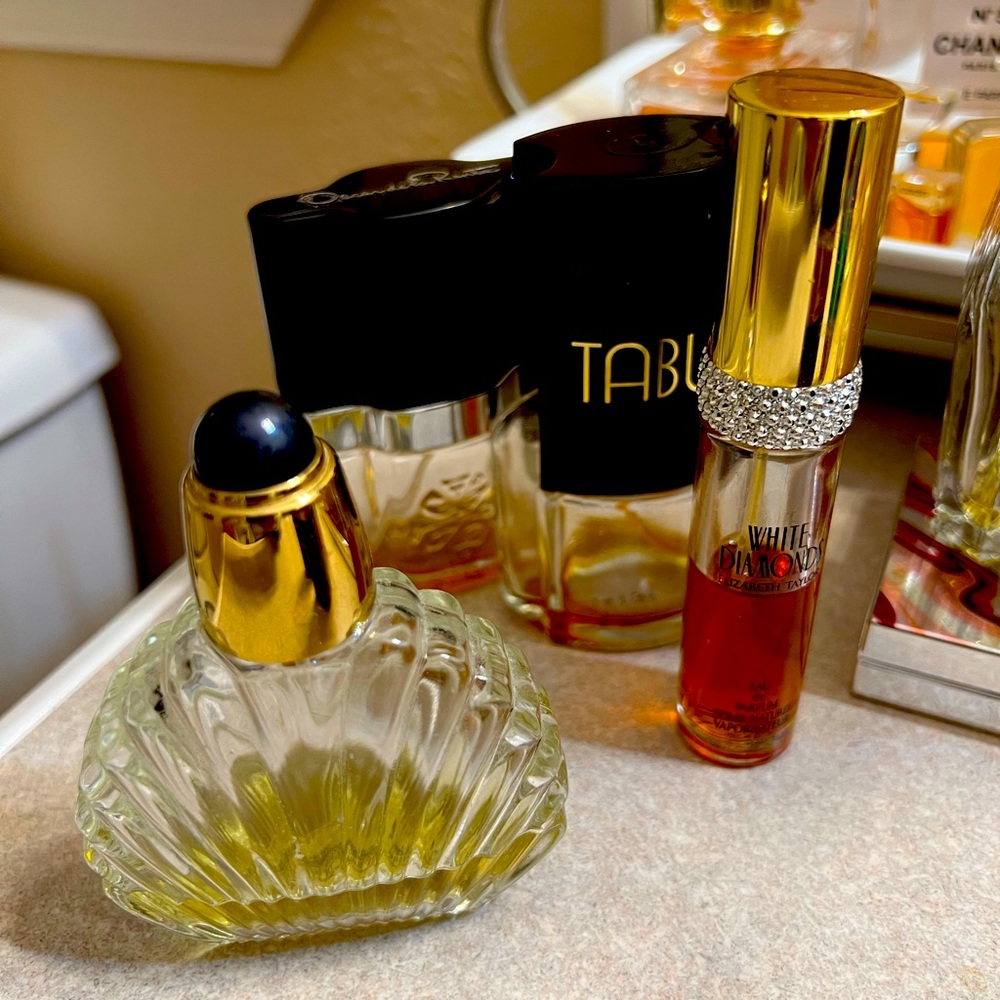 Mix Collectible perfume bottles. Oscar Dela Rante,Tabu,and white Diamond